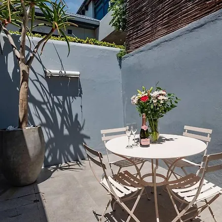 Contemporary Two Bedroom House In Greenpoint Kaapstad Buitenkant foto