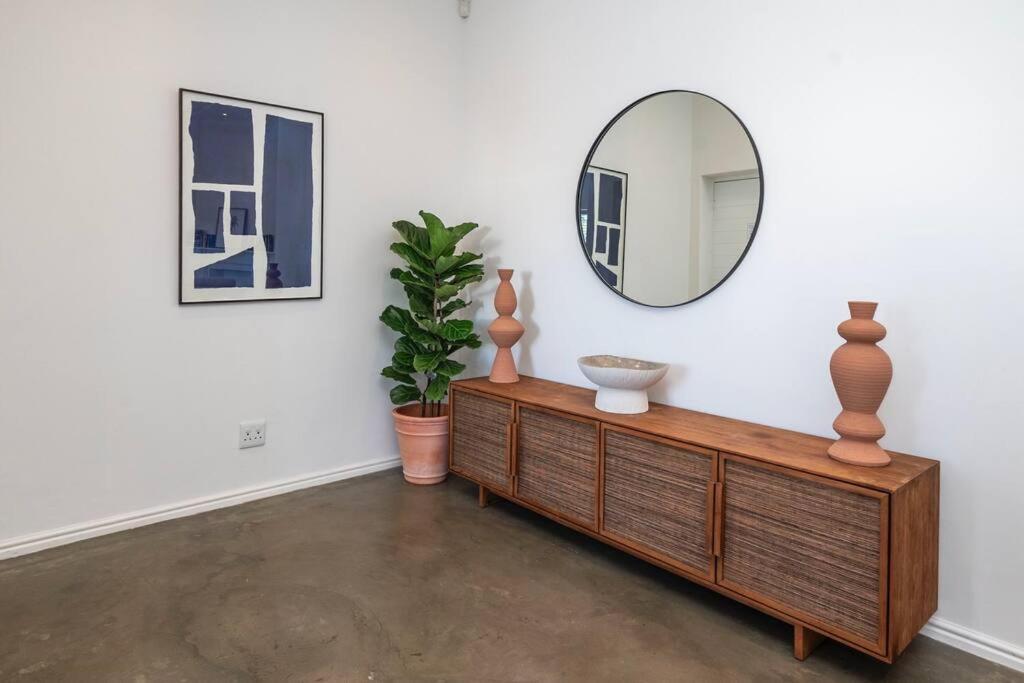 Contemporary Two Bedroom House In Greenpoint Cape Town
