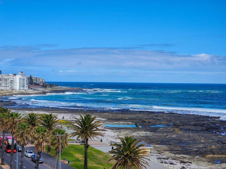 Contemporary Two Bedroom House In Greenpoint * Cape Town