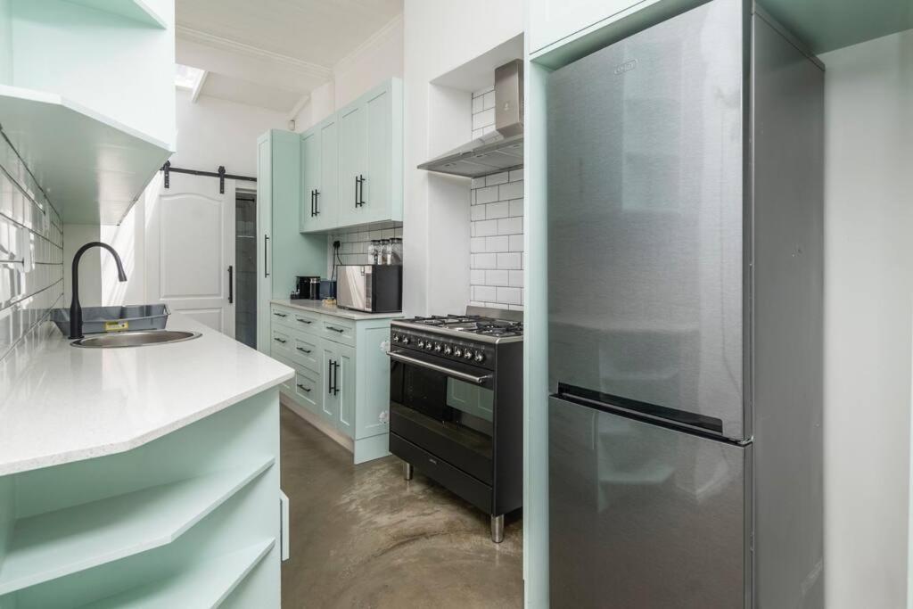 Contemporary Two Bedroom House In Greenpoint
