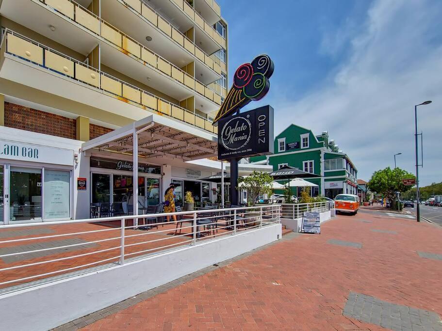 Appartement Contemporary Two Bedroom House In Greenpoint Kaapstad