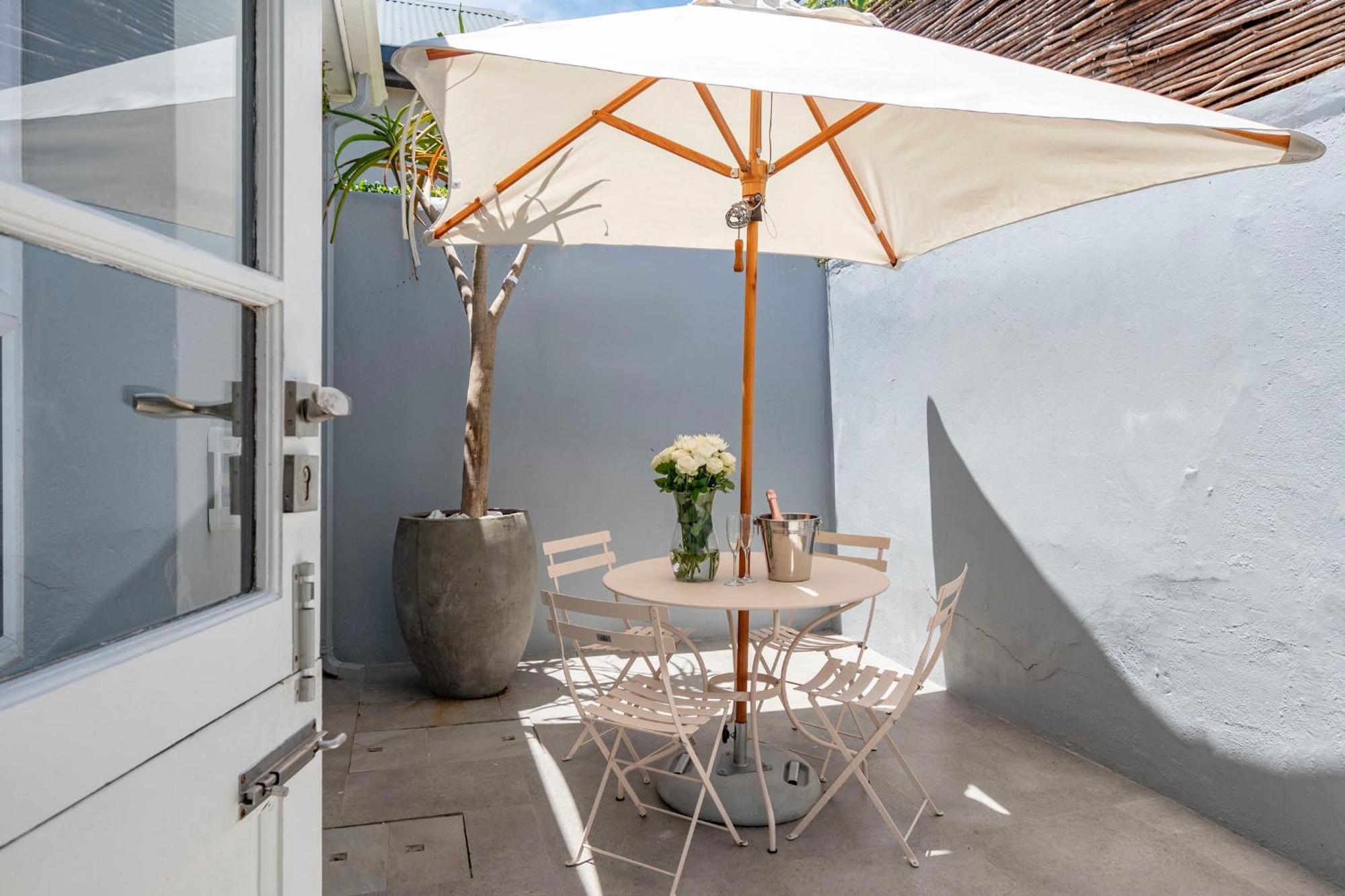 Contemporary Two Bedroom House In Greenpoint * Kaapstad